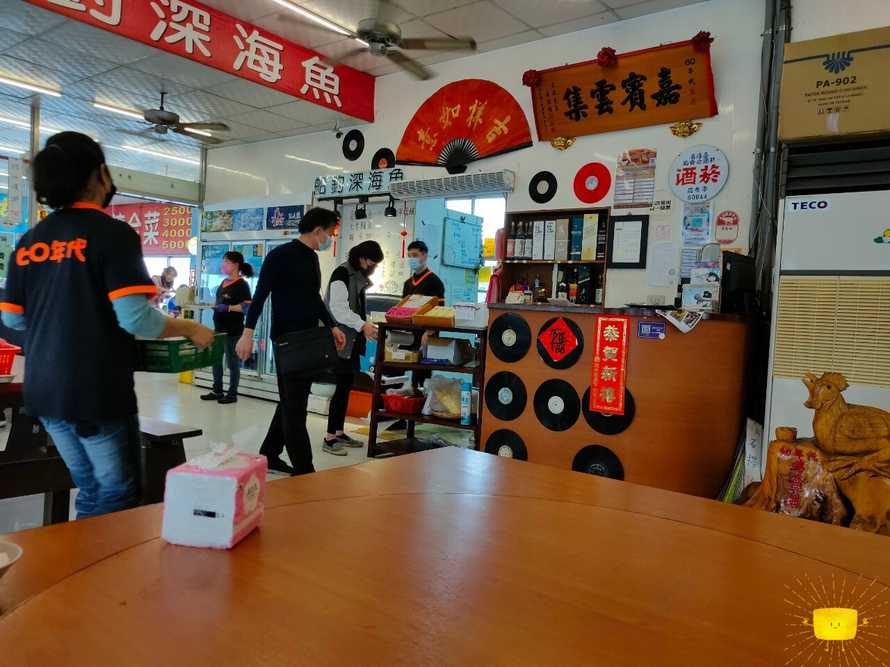 假日用餐人潮多，生意很好