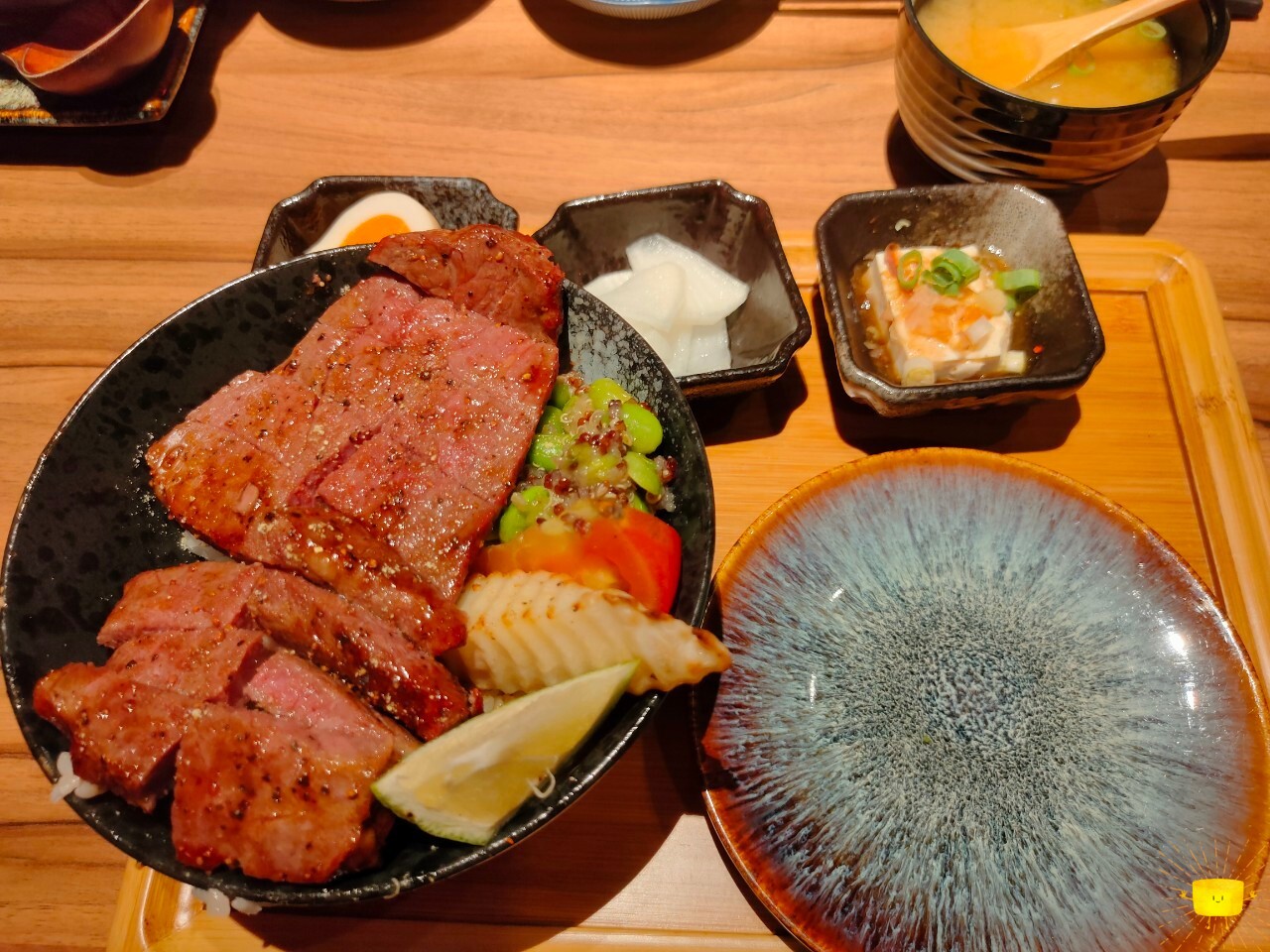 沙朗牛排丼定食 NT.468